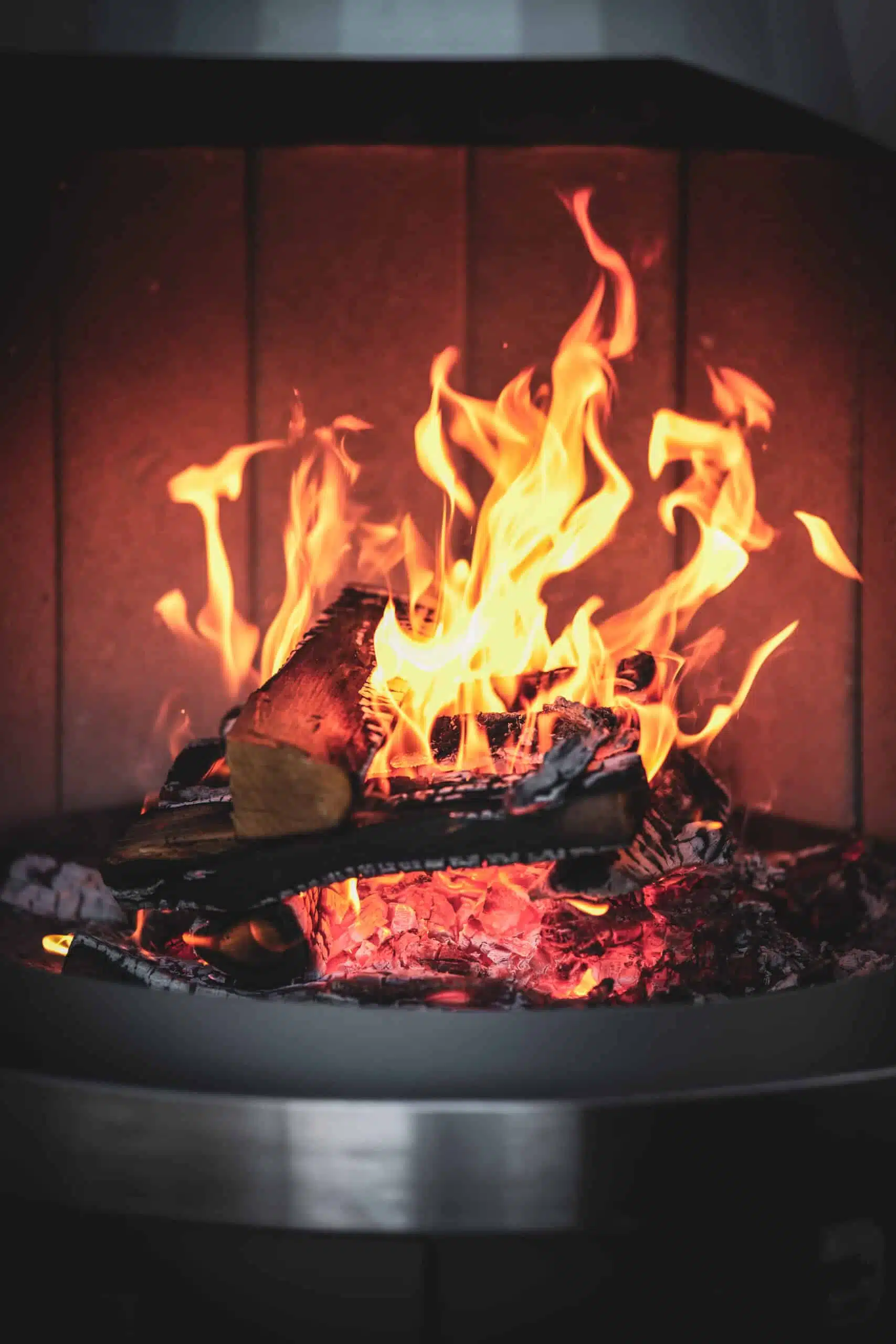 Feuerstelle und Griller in einem